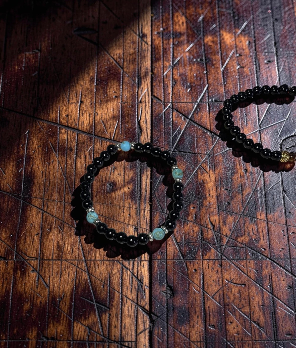 Howlite and Onyx unisex bracelet