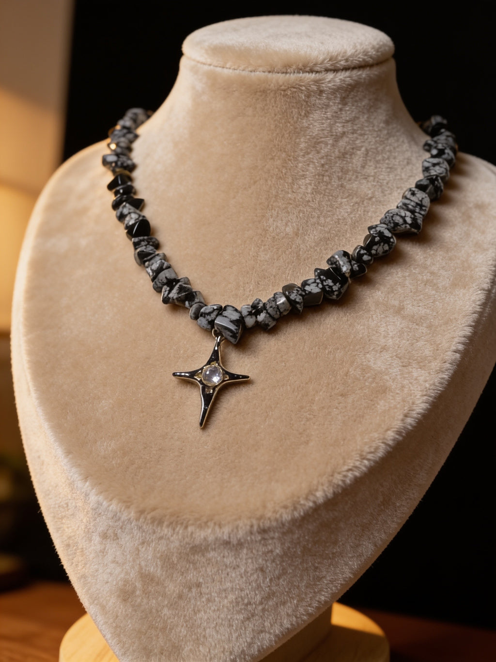 ❄️ Snowfall Guardian – Snowflake Obsidian Star Necklace