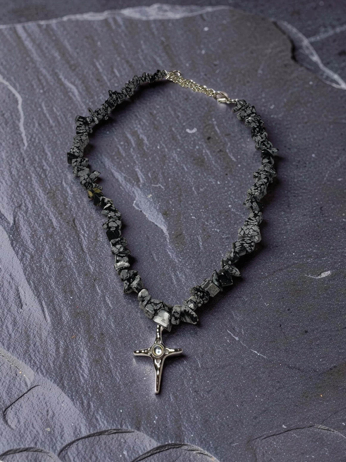 ❄️ Snowfall Guardian – Snowflake Obsidian Star Necklace